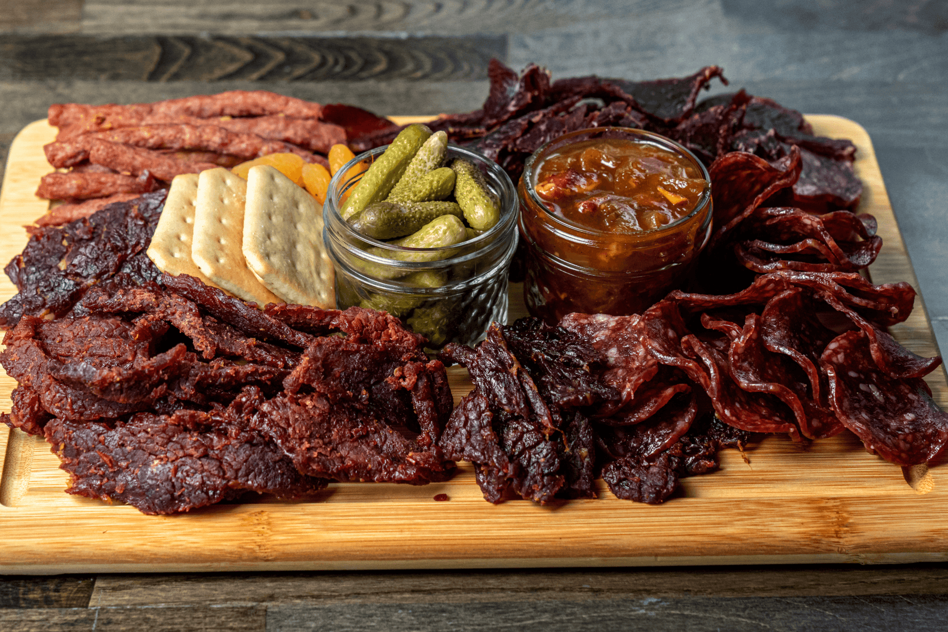 MEDIUM CHARCUTERIE BOARD - Graze jerky